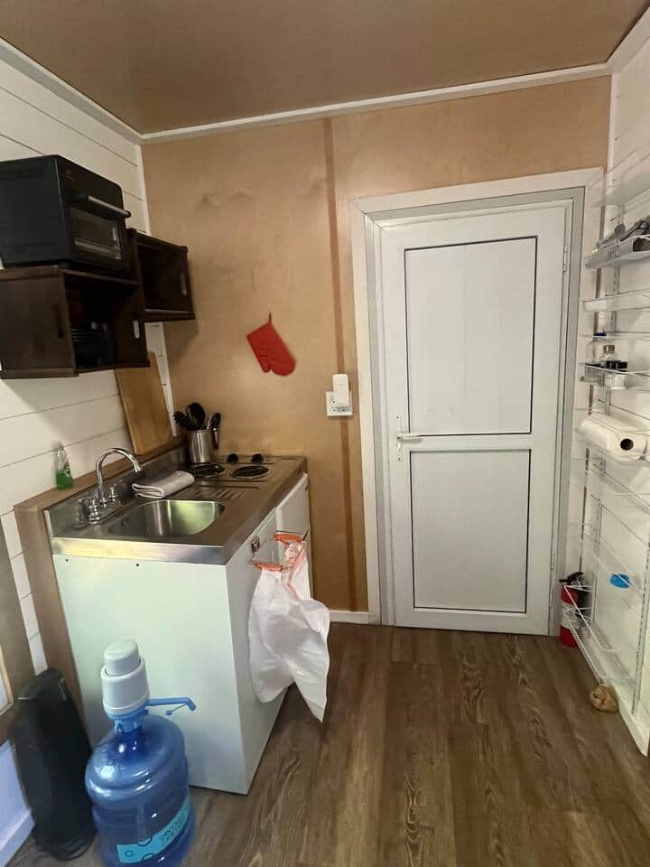 kitchenette with 2 burners and air fryer