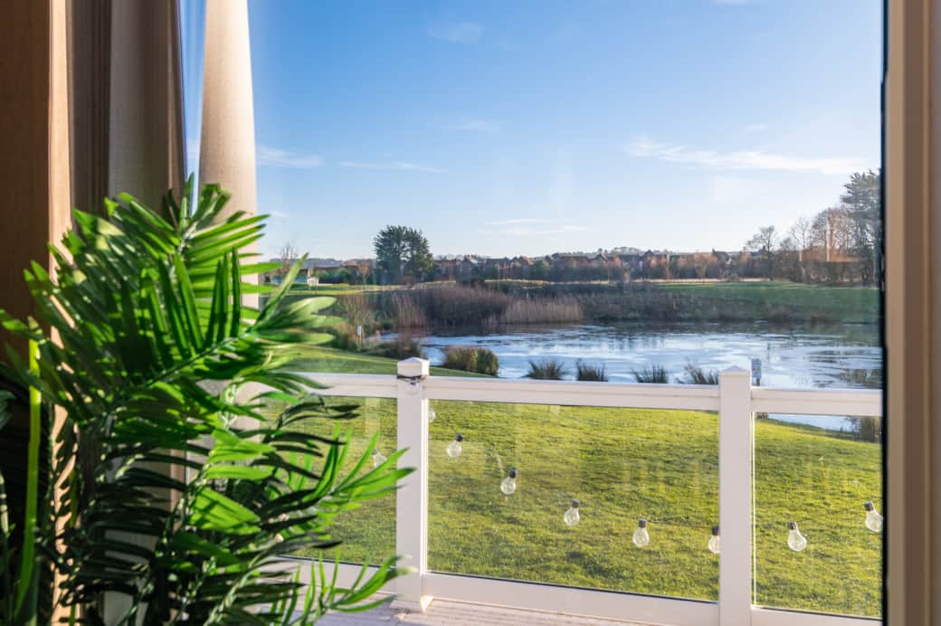 Balcony (View)