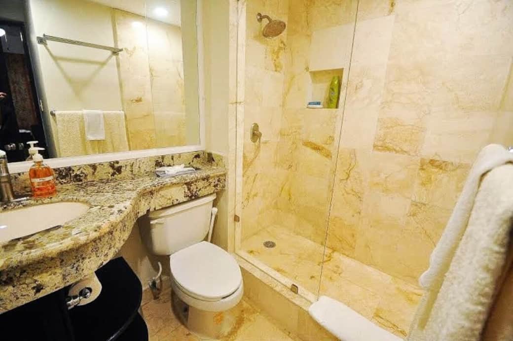 Master ensuite bathroom