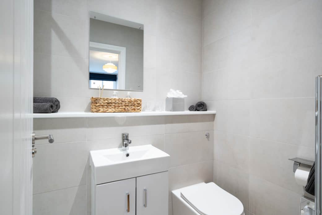 Ensuite Bathroom with Shower