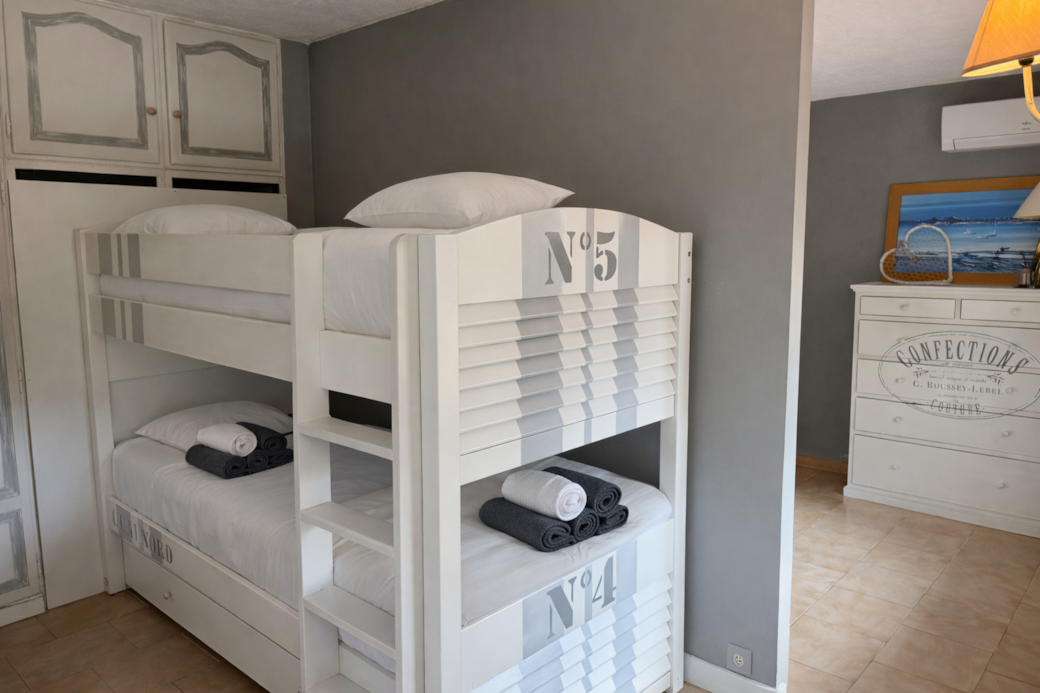 Lit double chambre RDC 2 Lit double chambre RDC 2