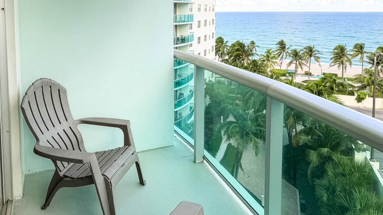 Balcón con vista al mar