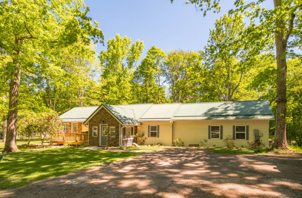 Falls Inn Deep Creek Lake party house rental exterior, sleeps 12
