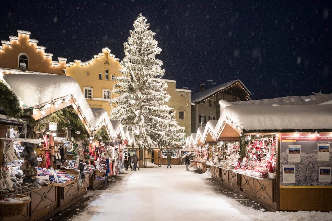 Pure Christmas magic – lights, mulled wine, and alpine charm in Sterzing.