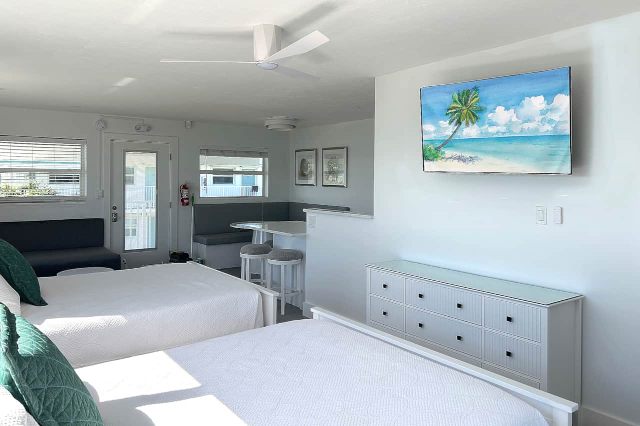 #40 Smart TV and WiFi.