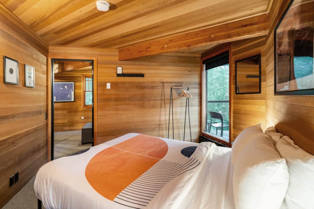 2nd floor bedroom