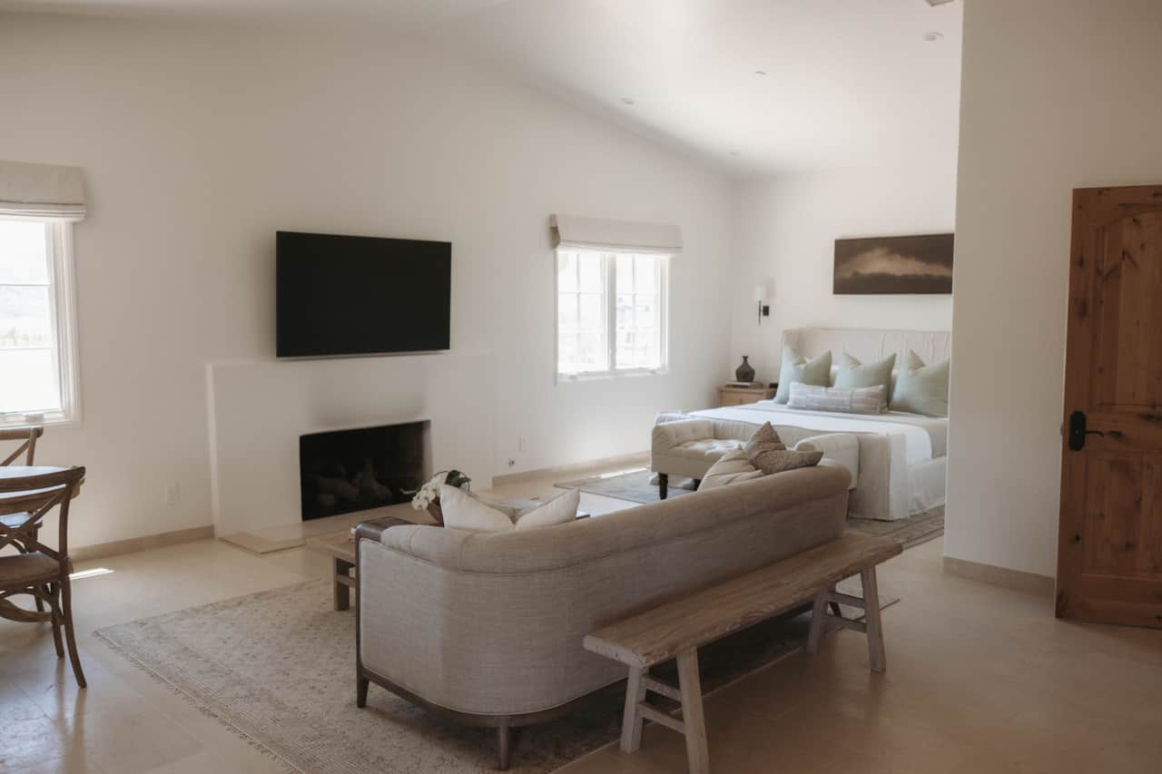 Champagne Suite - Living Area