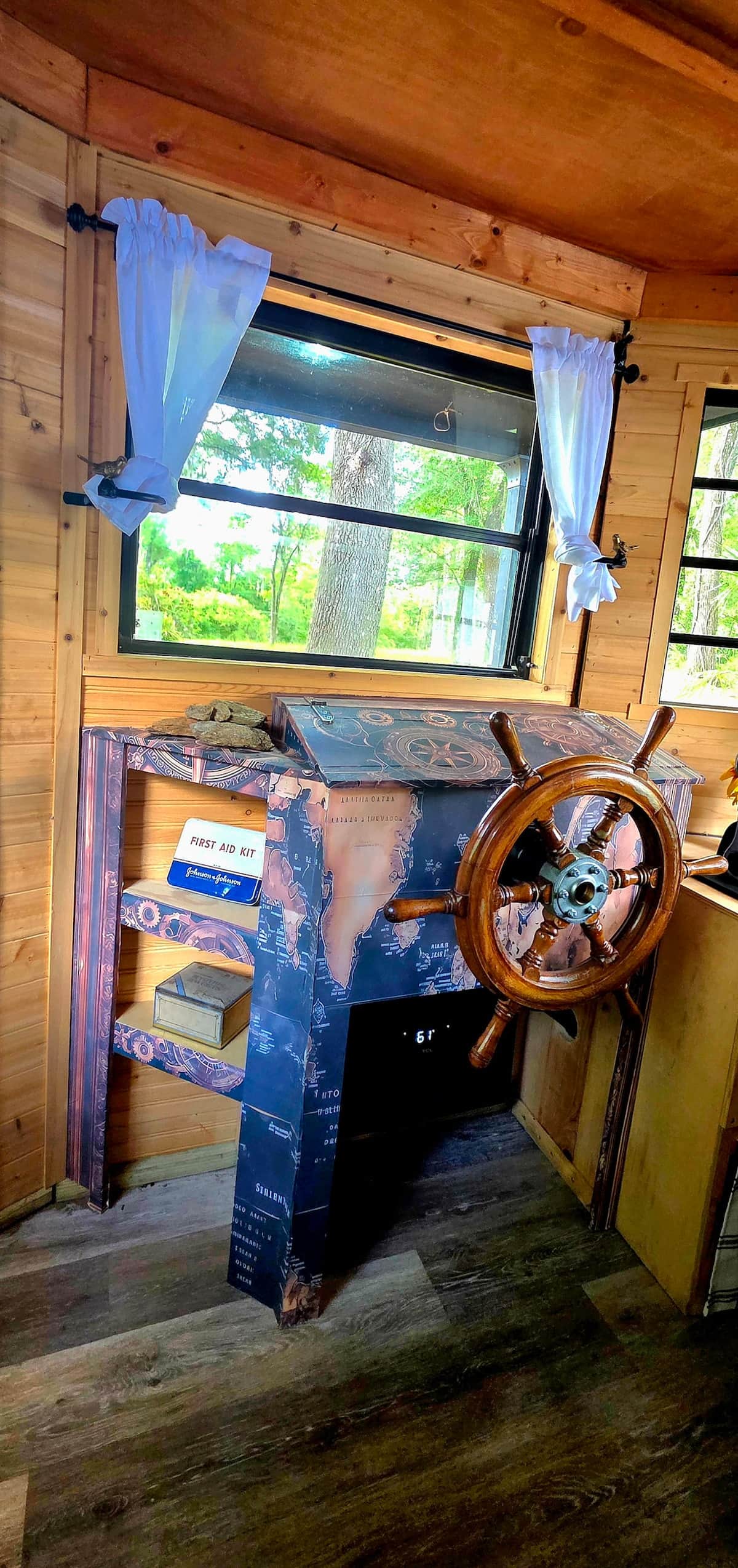 Functional captains wheel 