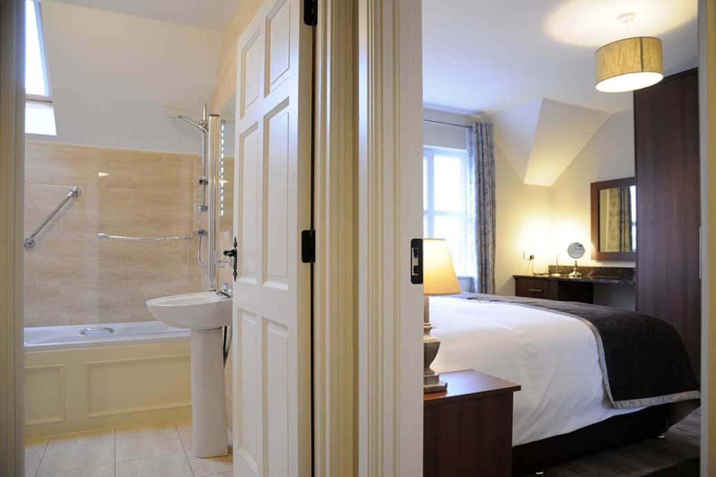 Bathroom & Bedroom Bathroom & Bedroom