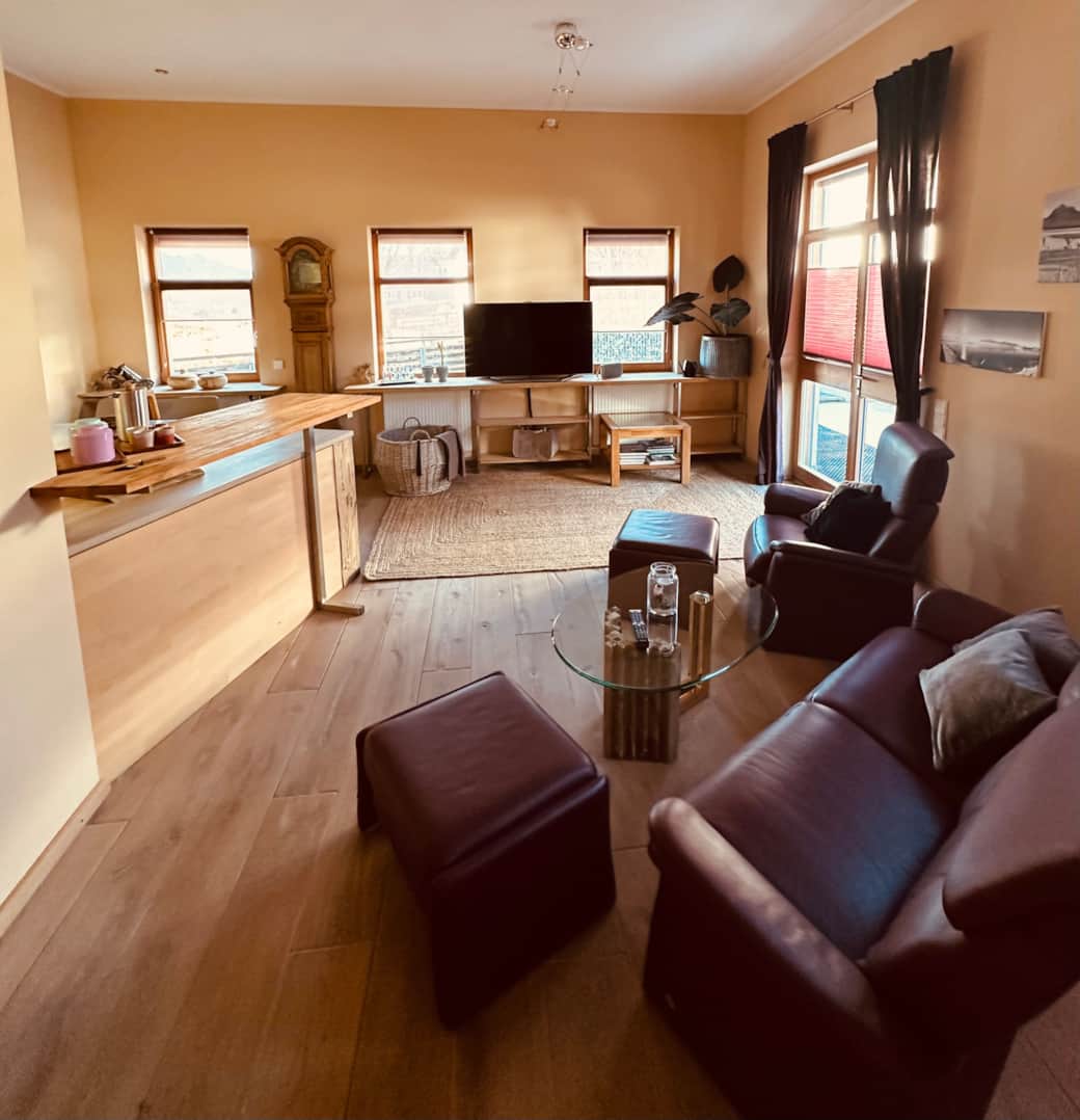 Wohn,-Esszimmer, Deckenhöhe 3,20m Wohn,-Esszimmer, Deckenhöhe 3,20m