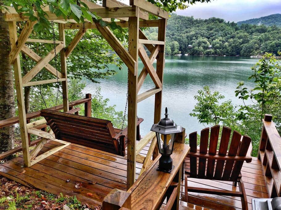 Hang out with that special someone on our swing at the edge of the lake!
