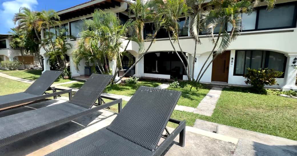 Charming House with Pool and Jacuzzi 500m from Playa Ballenas in CANCUN