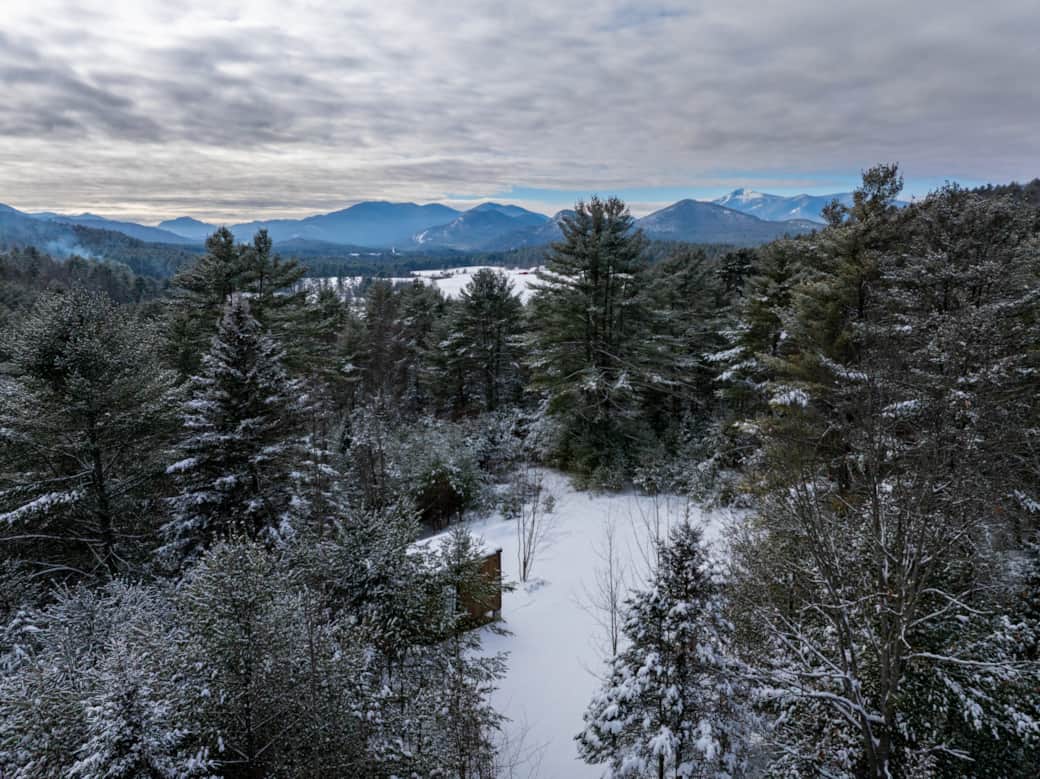 ÖÖD Seven Cedars at Jay Scandinavian mirror glass cabin