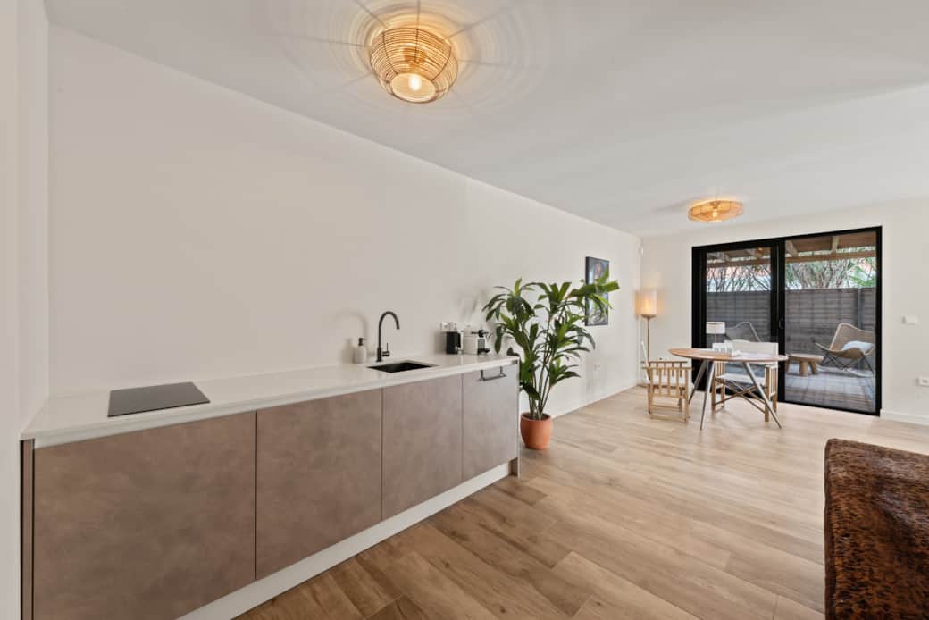 Keuken met zicht op terras