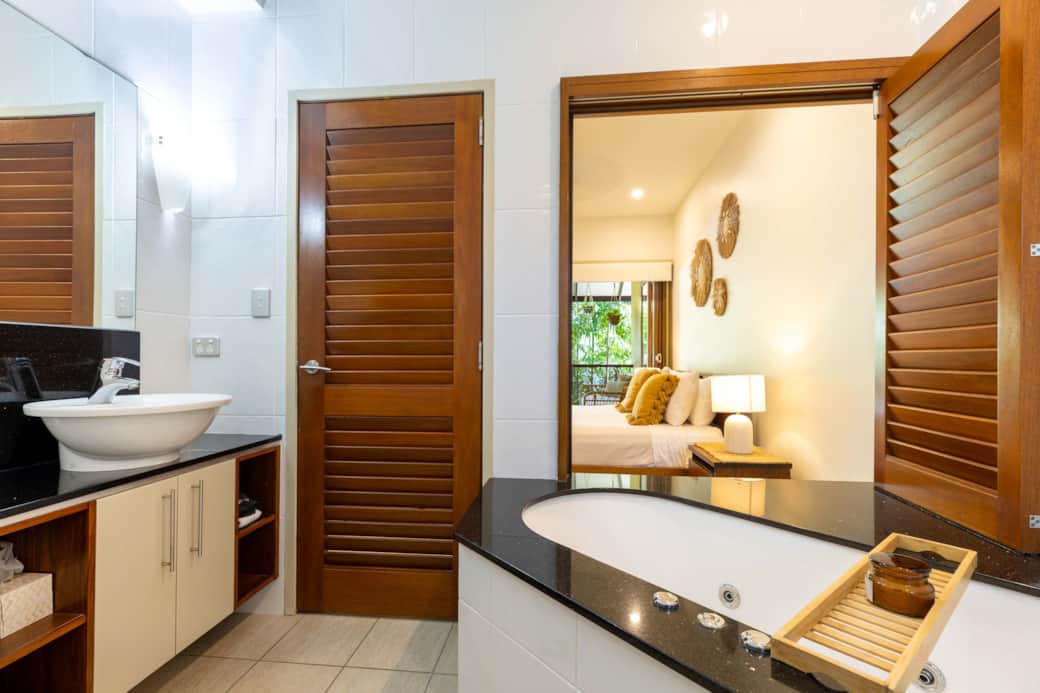 Main ensuite