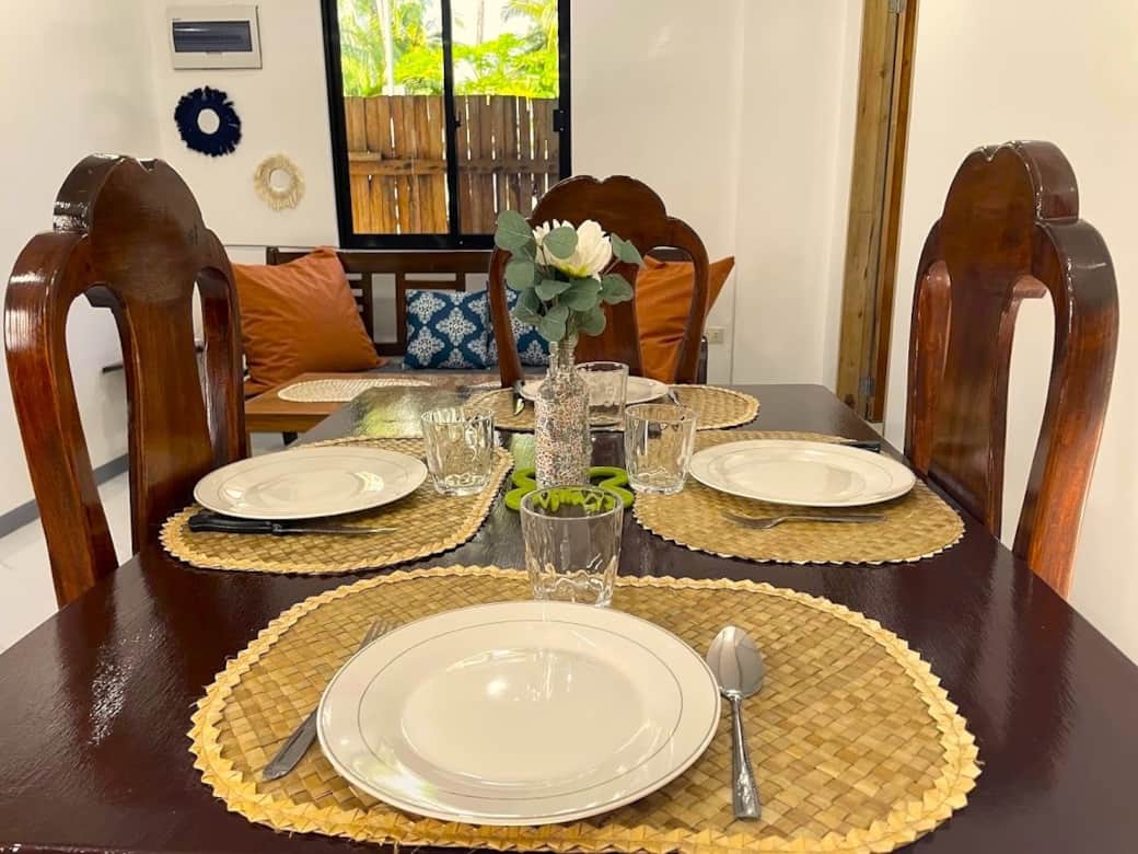 Dinner table for 4