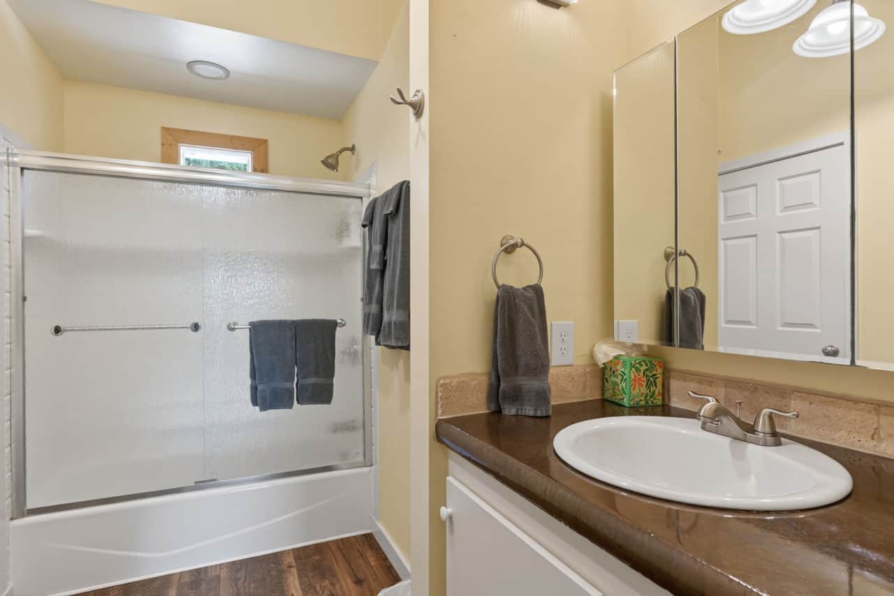 Bathroom next to upper Queen Room.jpg