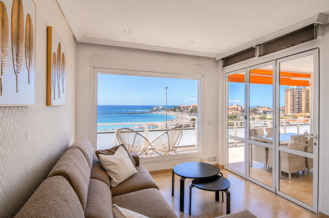 SALON PENTHOUSE OF OCEAN VIEWS
