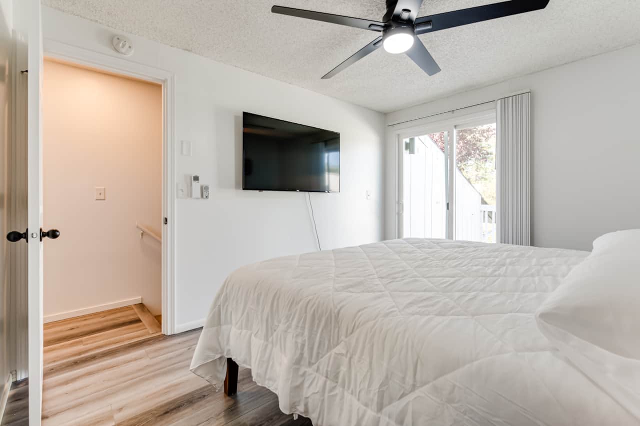 Bedroom w/ Fan & TV