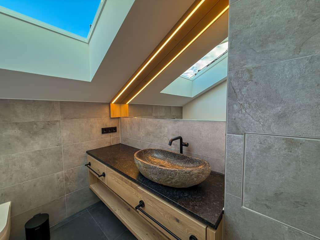 Bad Dachgeschoss - direkt angrenzend an Schlafzimmer 1 Bad Dachgeschoss - direkt angrenzend an Schlafzimmer 1