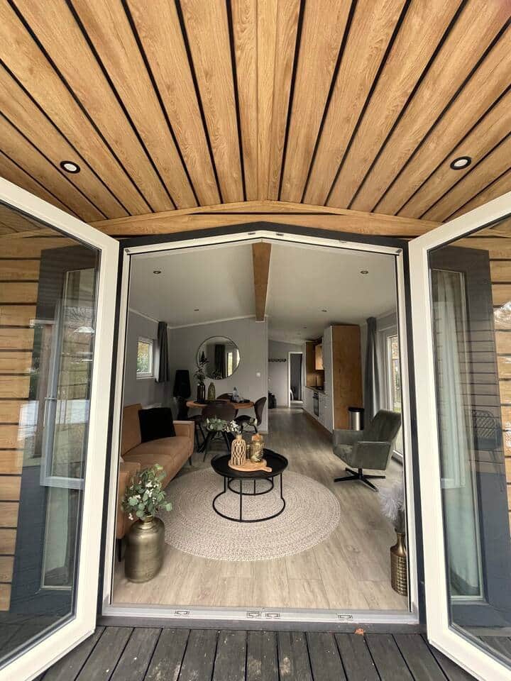 Blick ins Wohnzimmer von der vorderen Nische aus