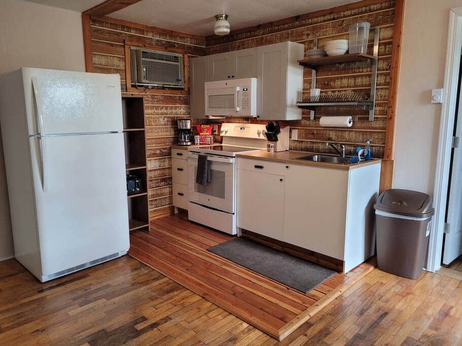 Full Kitchen - Well Stocked Full Kitchen - Well Stocked