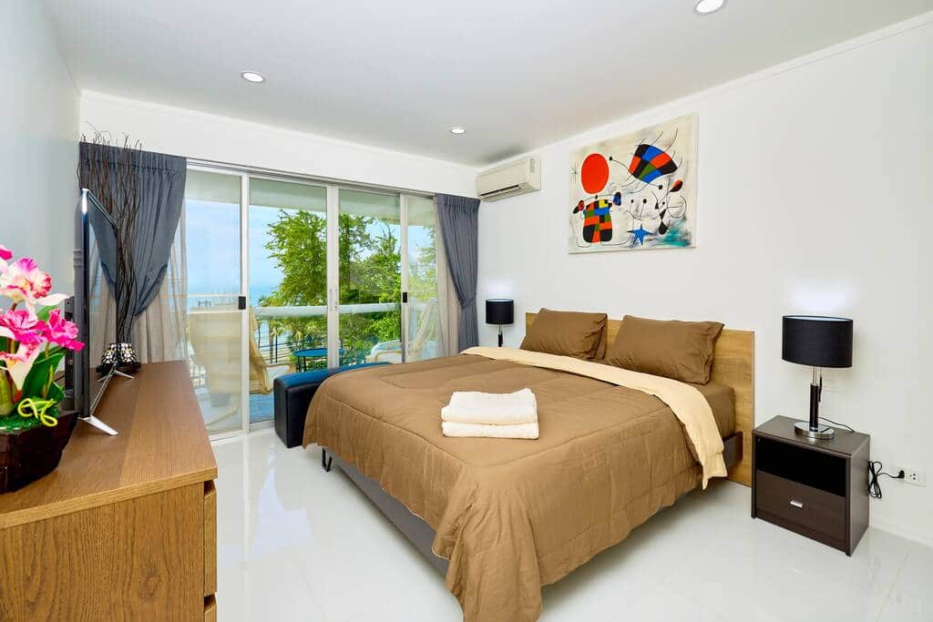 The bedroom 1 with sea view