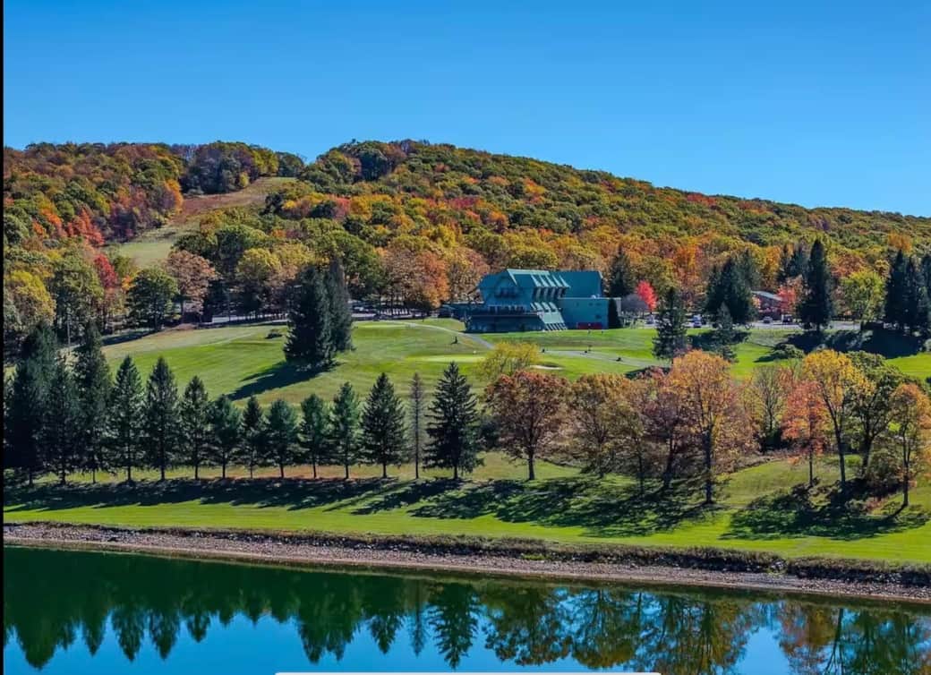 Alpine Lake is a beautiful four season resort with 18-hole golf course, mini golf, lake, and more Alpine Lake is a beautiful four season resort with 18-hole golf course, mini golf, lake, and more