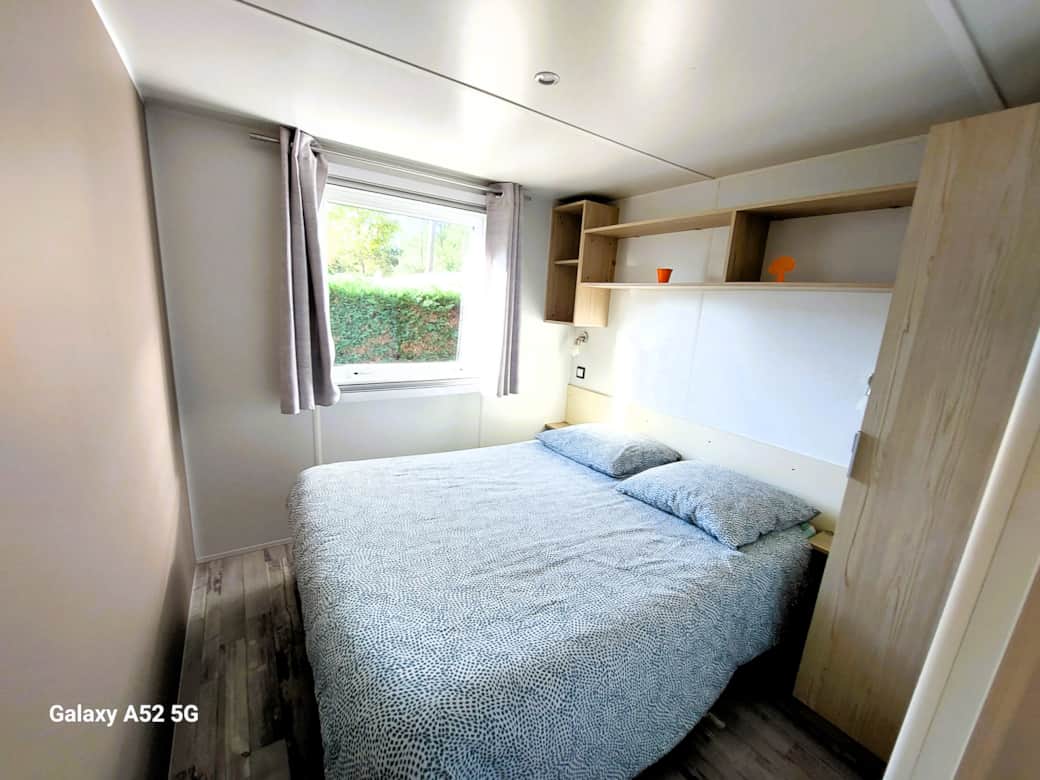 chambre grand lit