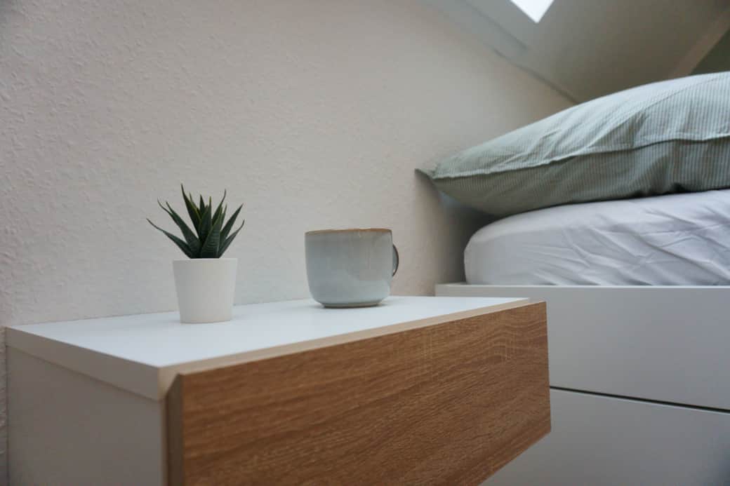 Schlafzimmer & Nachttisch