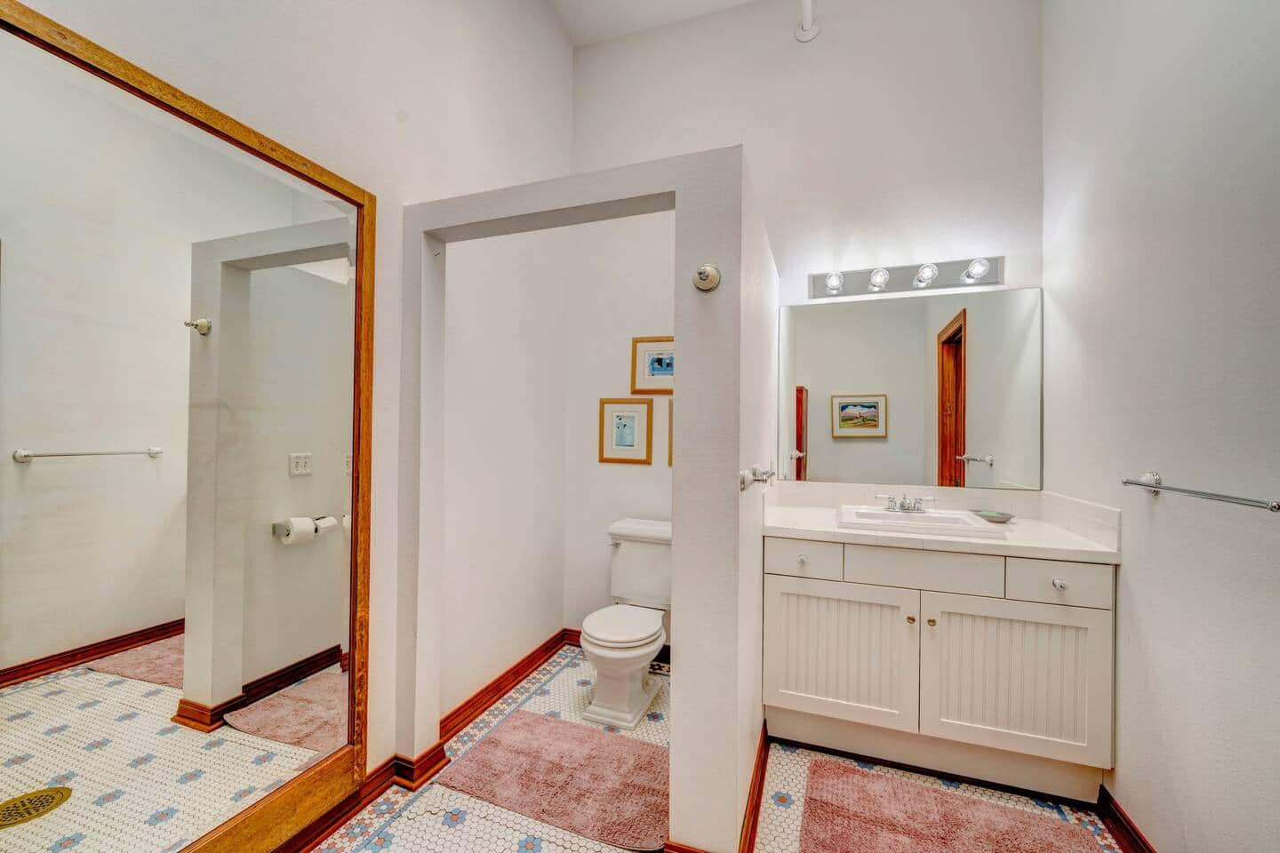 New York Store Suite bathroom detail