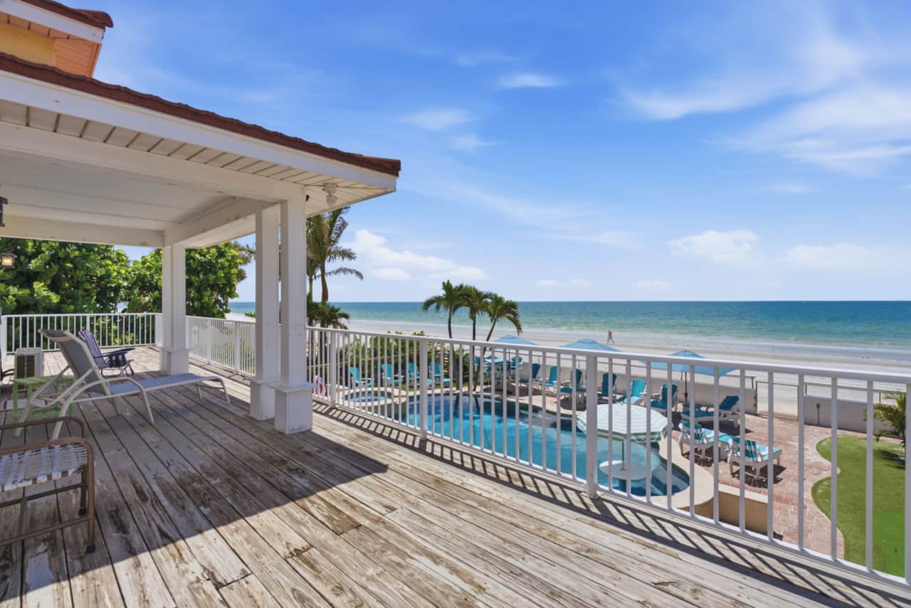 Bedroom4Porch2.jpg