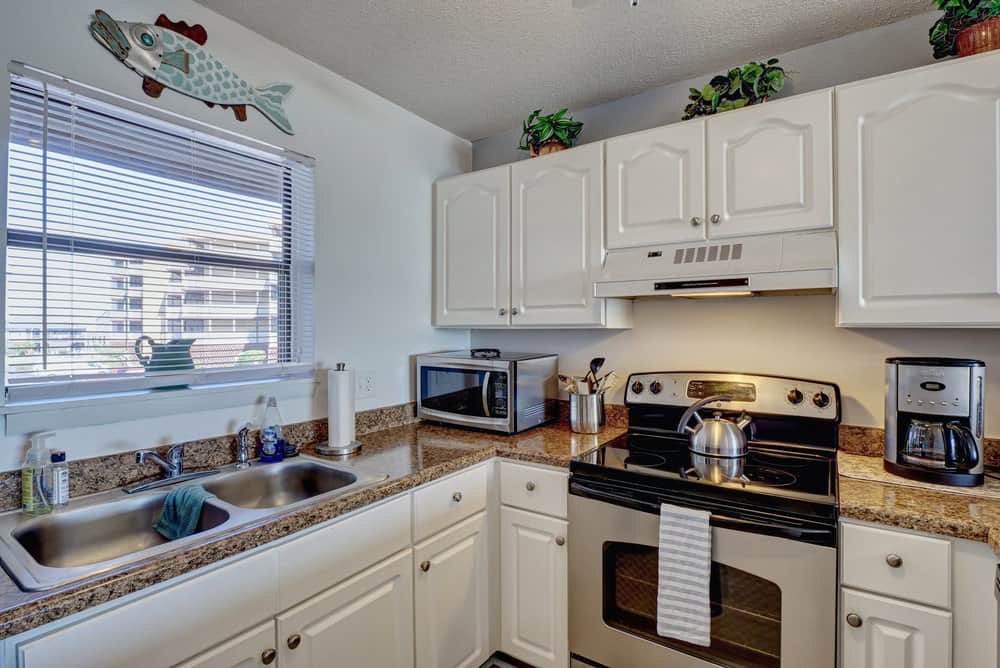 Fully stocked kitchen! 