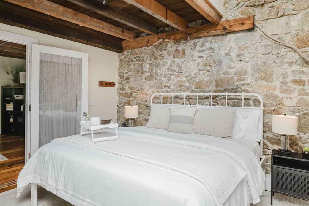 Main Floor Bedroom ( king bed with smart TV) Main Floor Bedroom ( king bed with smart TV)