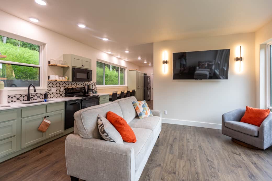Living Room / Kitchen / Breakfast Bar