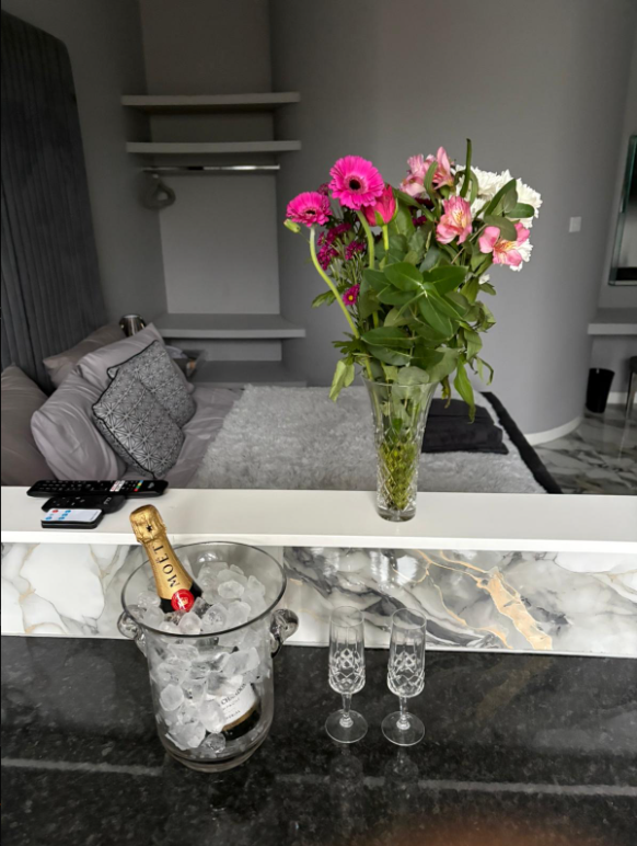 Added extras, please feel free to contact Added extras, please feel free to contact