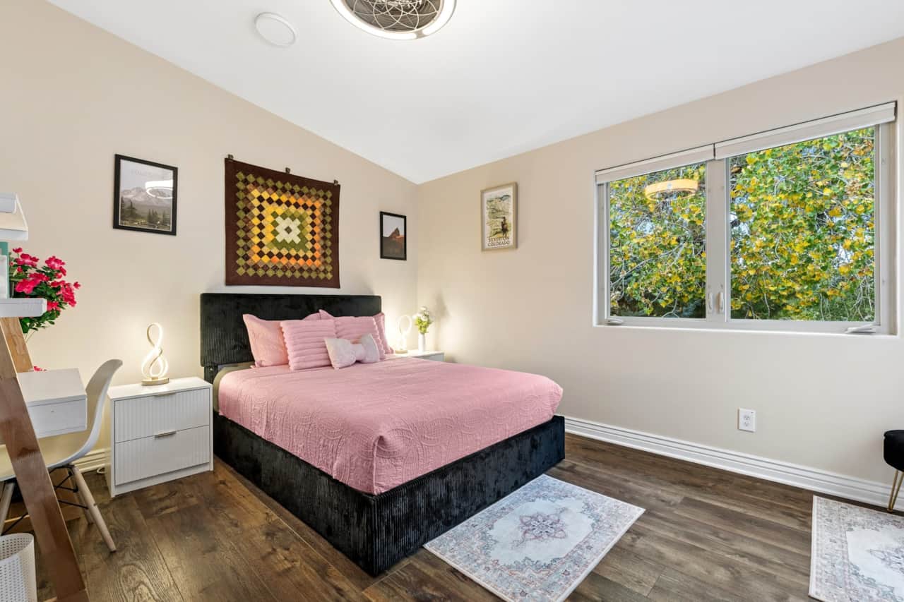 Queen bedroom with desk nook and quilt wall hanging