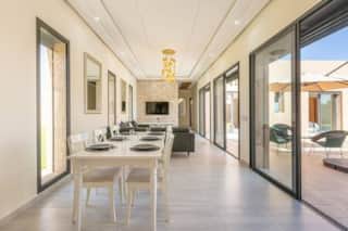 Villa Sanna, élégante avec piscine, jacuzzi & jeux — photo 15