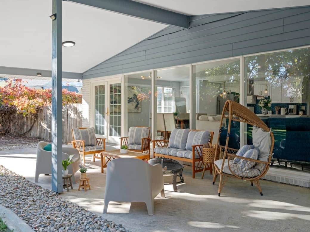 Spectacular patio with cover area, fire pit and hot tub (available nov 15th) 