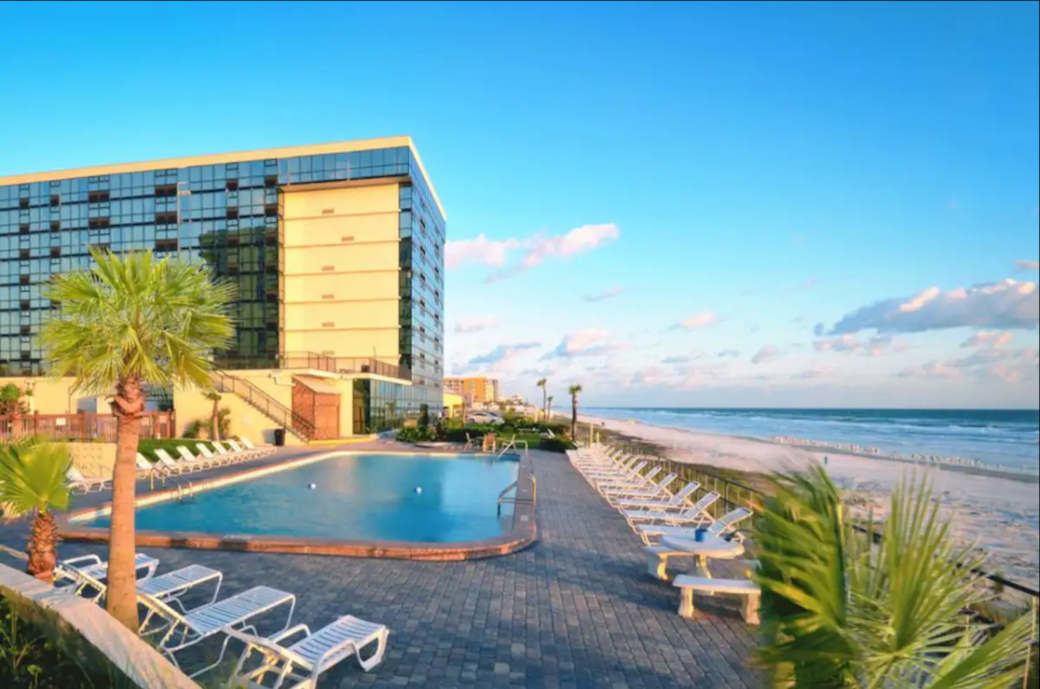 Beach front with Pool
