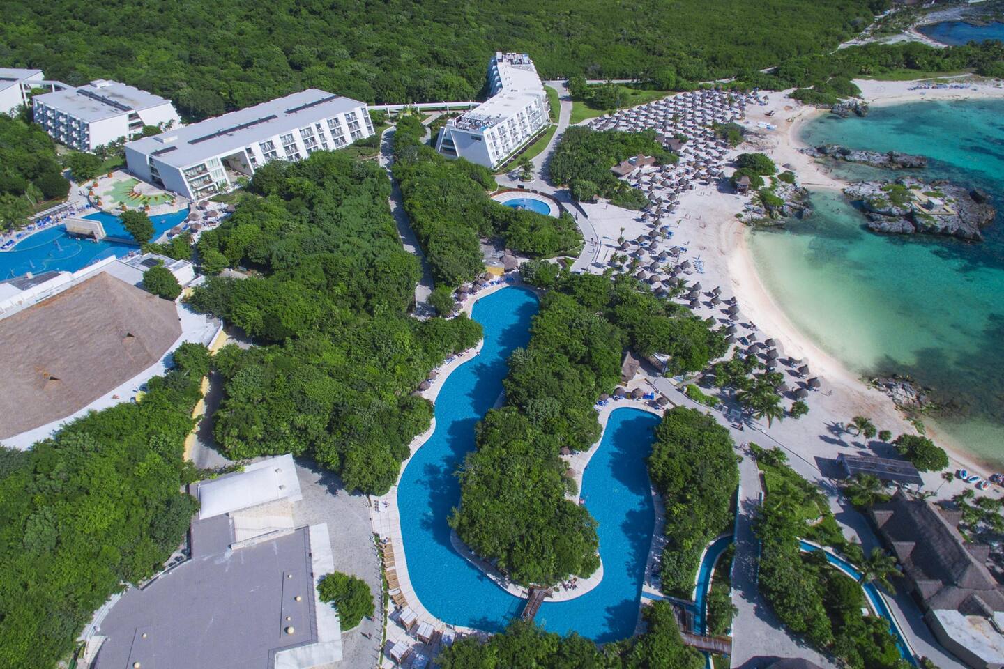 Pase de un día todo incluido Grand Sirenis: ¡Cómprelo directamente conmigo! Disfrute de acceso a la playa, 3 albercas, un río lento, comidas, snacks, bebidas, club infantil, snorkel y kayak de 9 AM a 6 PM. Se aplica una tarifa adicional. Los precios y la disponibilidad pueden cambiar.