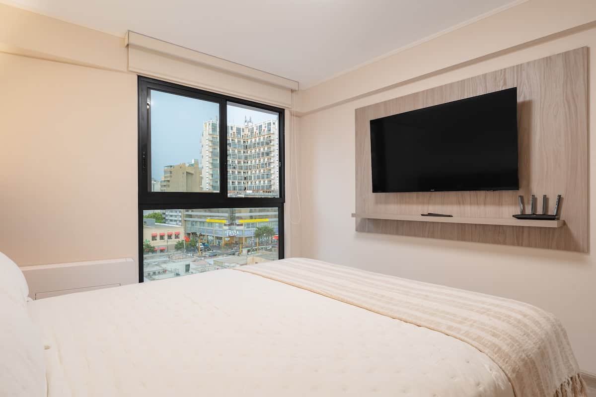cuarto con AACC y TV Smart