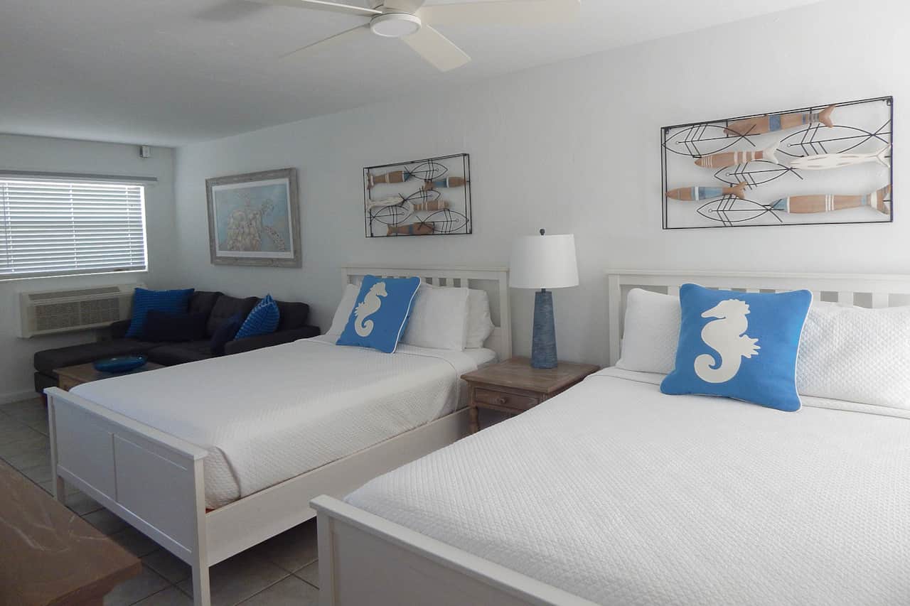 Unit #6 Beautiful artwork and furnishings