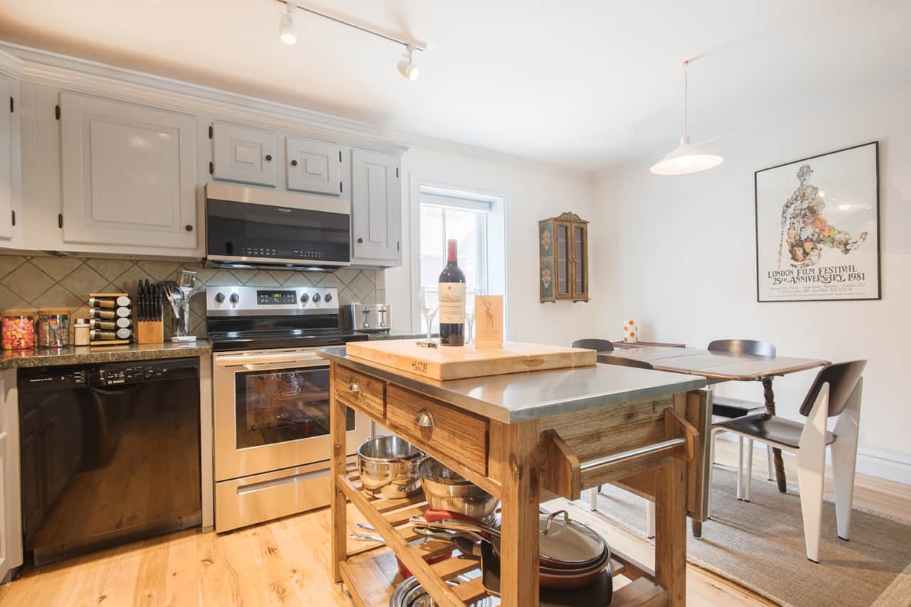 Full kitchen 