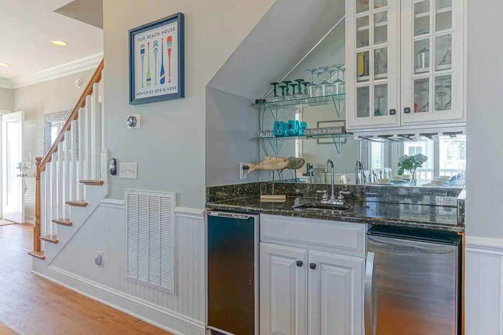 WetBar w/Wine Frig and Ice Maker