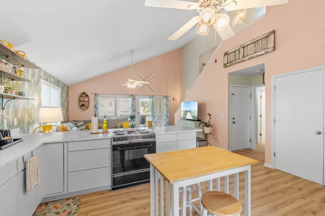 Extra space for chopping, eating or snacking