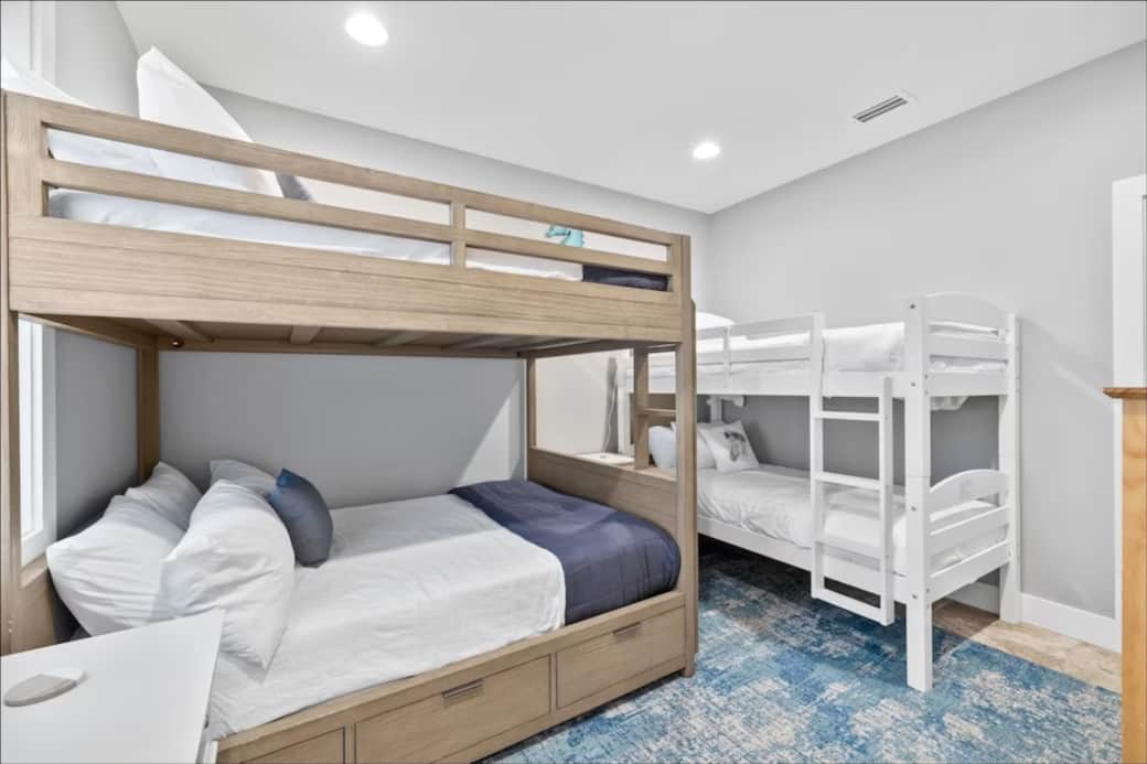 1st Floor Bunk Room w/Smart TV & Dresser