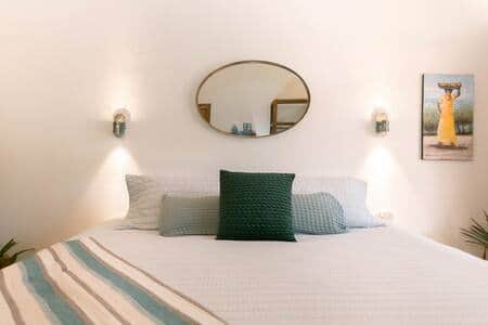 Sunlit, spacious, sleek Main bedroom 2 Sunlit, spacious, sleek Main bedroom 2