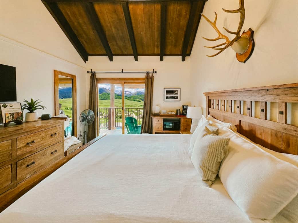 A Mountain View from the comfort of your own king size bed.