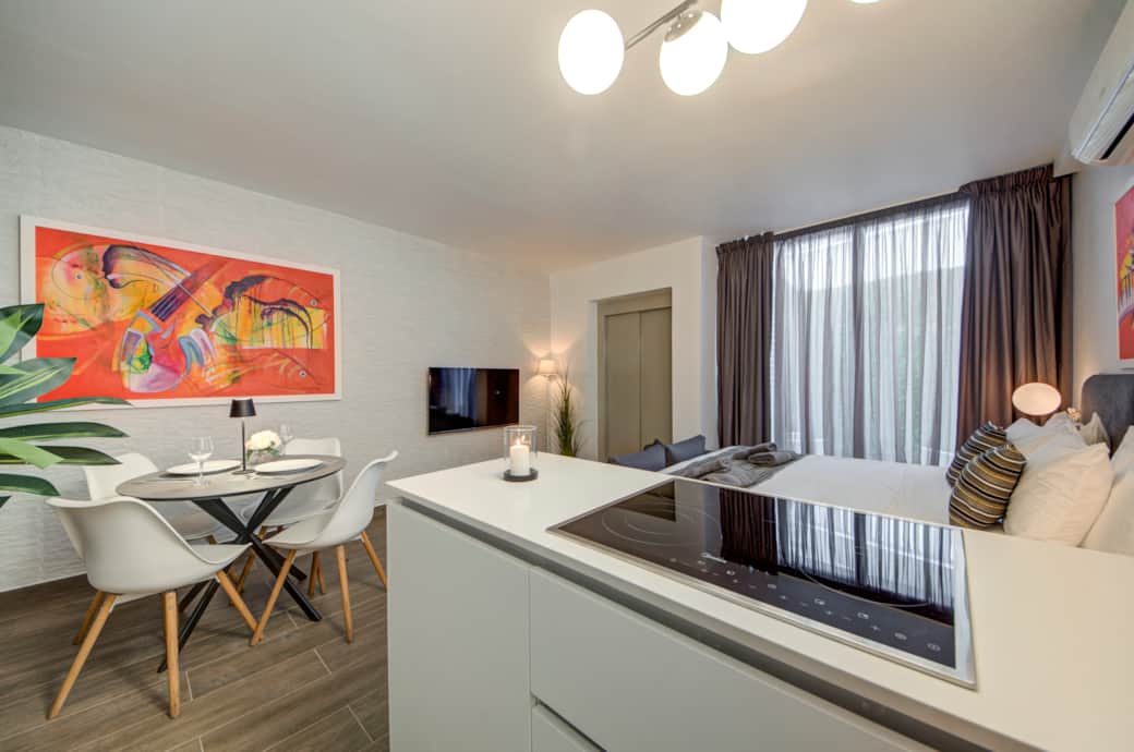 Fully equipped kitchenette and dining space Fully equipped kitchenette and dining space